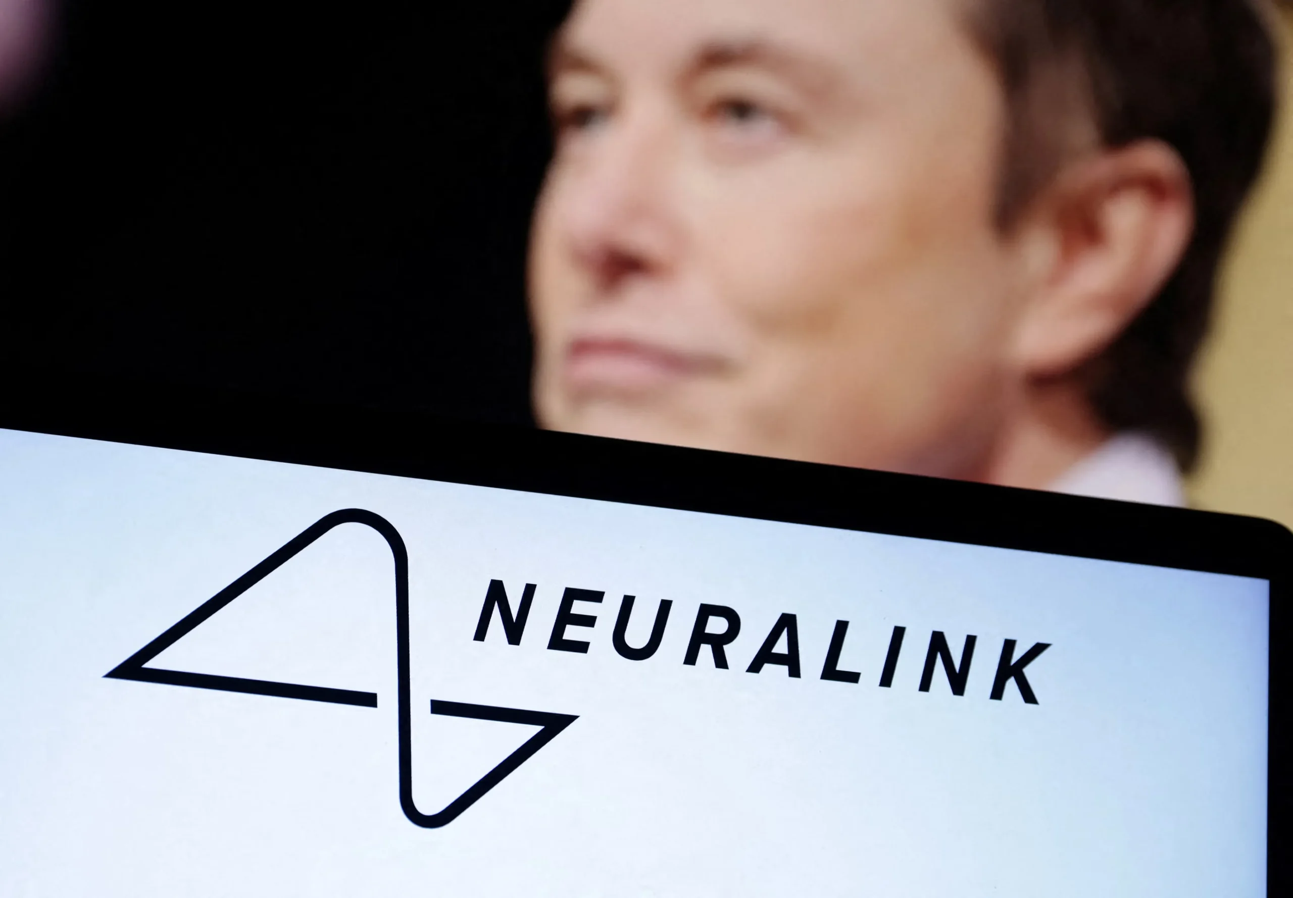 Neuralink: Un paso adelante en la neurotecnología para personas con parálisis severa, innovación tecnológica, redes, inteligencia artificial, dispositivos, IA, ITD Consulting, Elon Musk, UK, Neuralink